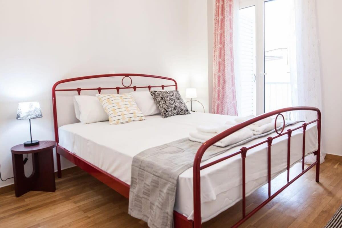 Contemporary Stylish Apartment Located Near Metaxourgeio Area Athens Exterior photo