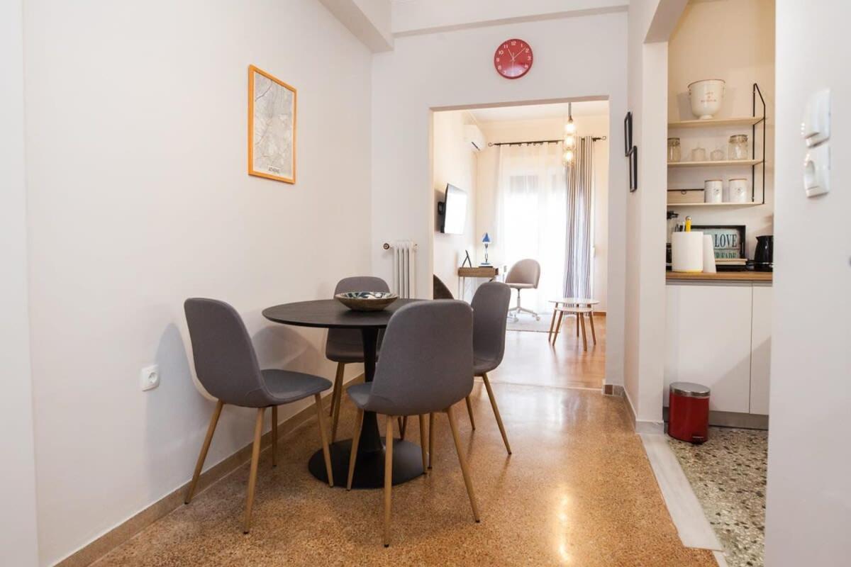 Contemporary Stylish Apartment Located Near Metaxourgeio Area Athens Exterior photo