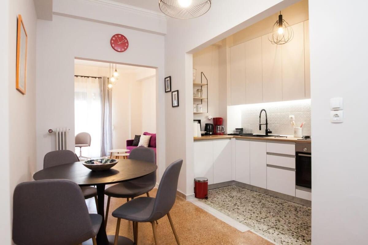 Contemporary Stylish Apartment Located Near Metaxourgeio Area Athens Exterior photo